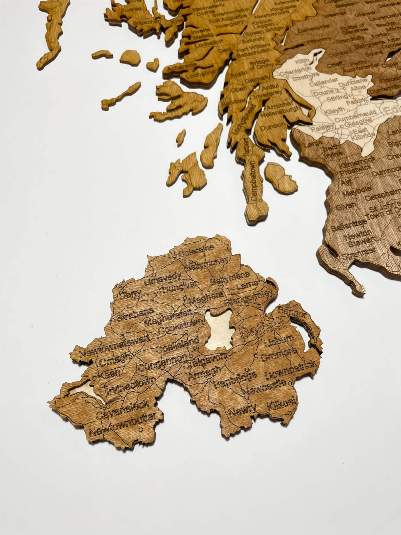 Detail drevenej mapy Severné Írsko - Spojené kráľovstvo