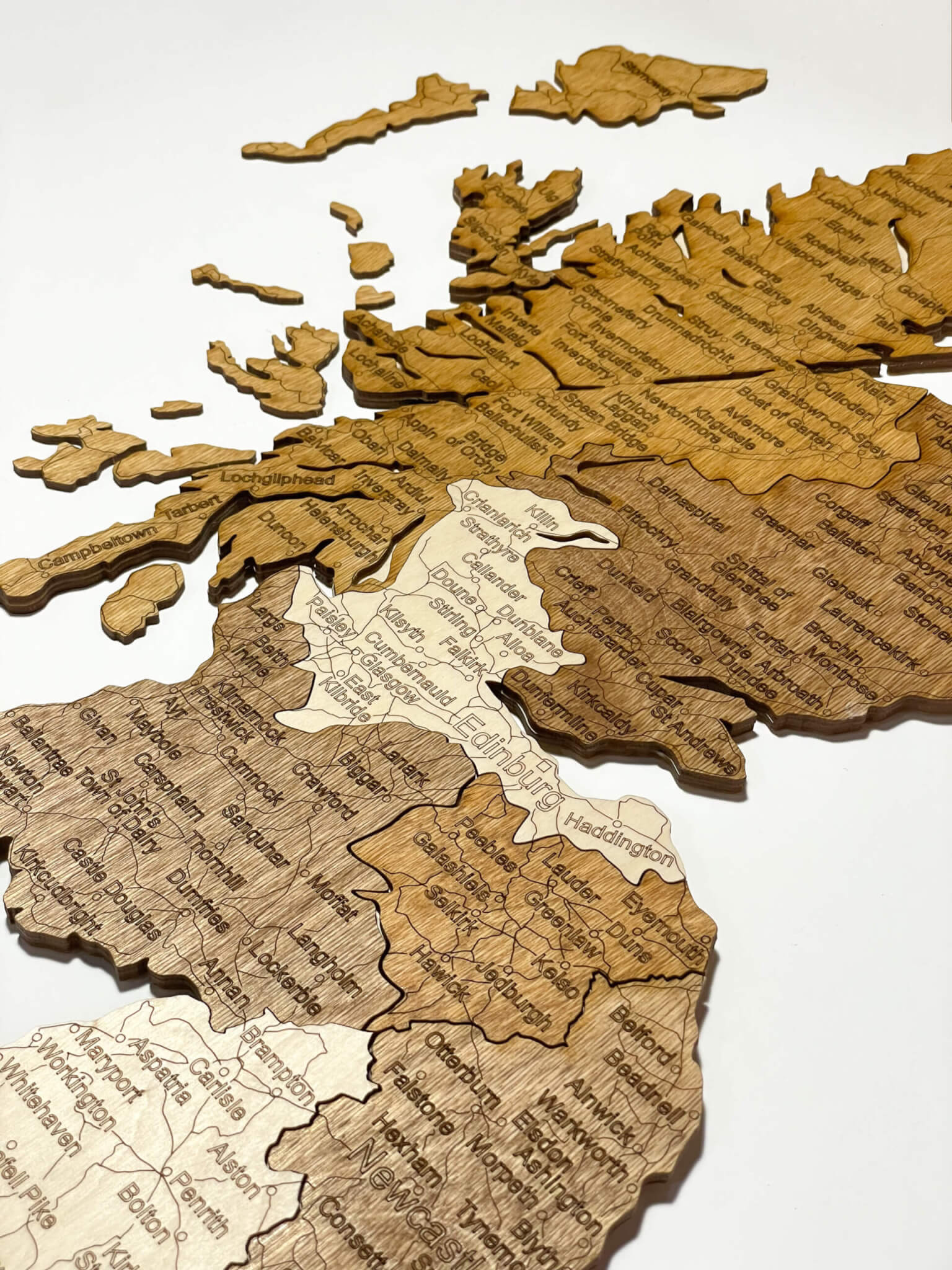 Detail drevenej mapy Spojeného kráľovstva